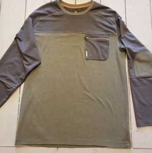 Ascend long sleeved shirt with details